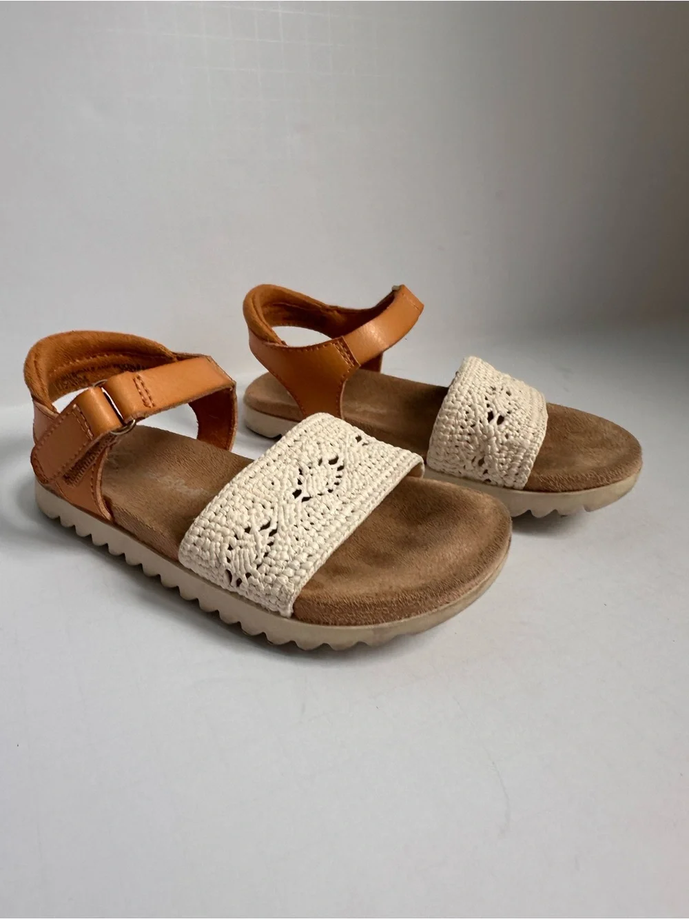 Cat & Jack Kids Crochet Strap Sandals in Tan and Cream Size 7